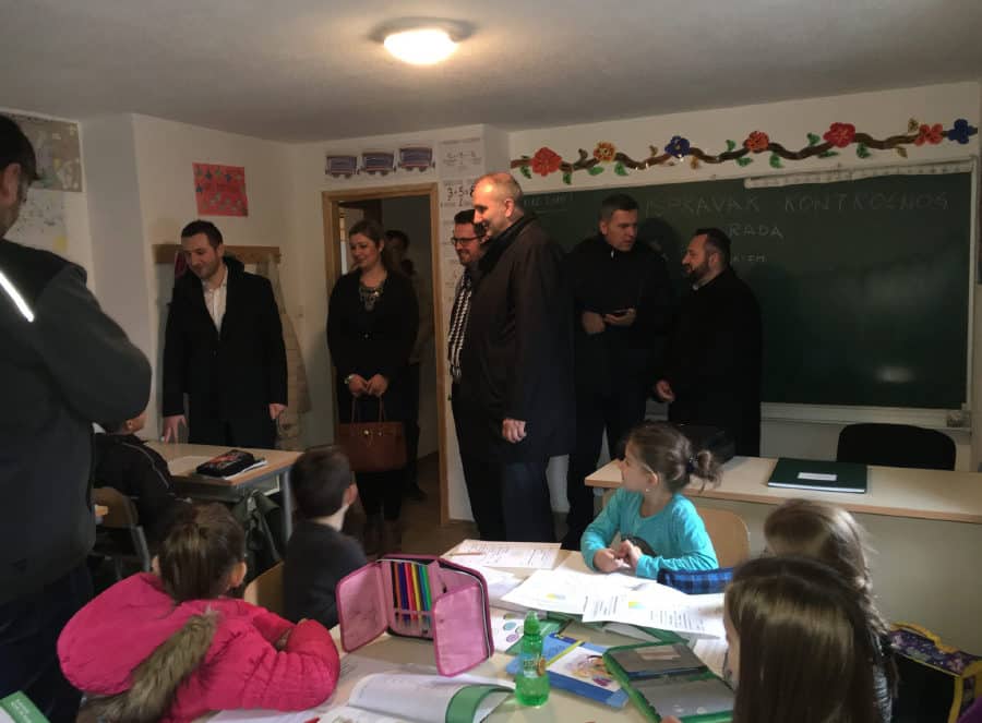 Načelnici Efendić i Huskić obišli učenike bošnjačkih povratnika u Vrbanjcima kod Kotor Varoši