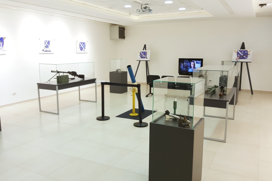 U Galeriji Općine Novi Grad izložba fotografija i ručno rađenog oružja „Majstori slobode“