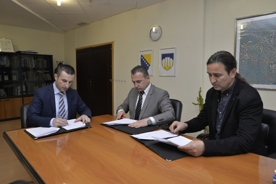 Načelnik Efendić i direktor FUCZ Solak potpisali sporazum o nabavci opreme za deminiranje lokaliteta na Golom brdu