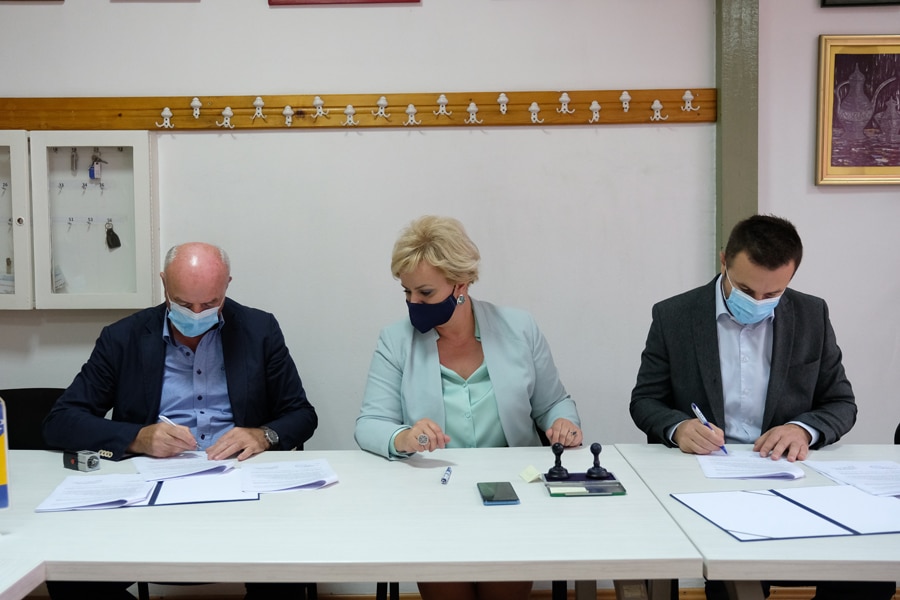 Načelnik Efendić potpisao ugovor za izvođenje radova na sanaciji fiskulturne sale OŠ "Mehmedalija Mak Dizdar"