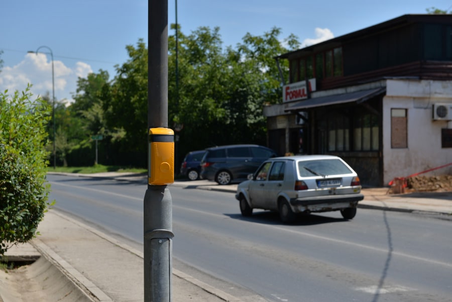 Nova signalizacija na semaforu kod mosta „Žilavka“ u Buča Potoku ubrzat će protok saobraćaja: Zeleno svjetlo za vozače otvoreno sve dok pješak ne pritisne taster za prelazak ulice