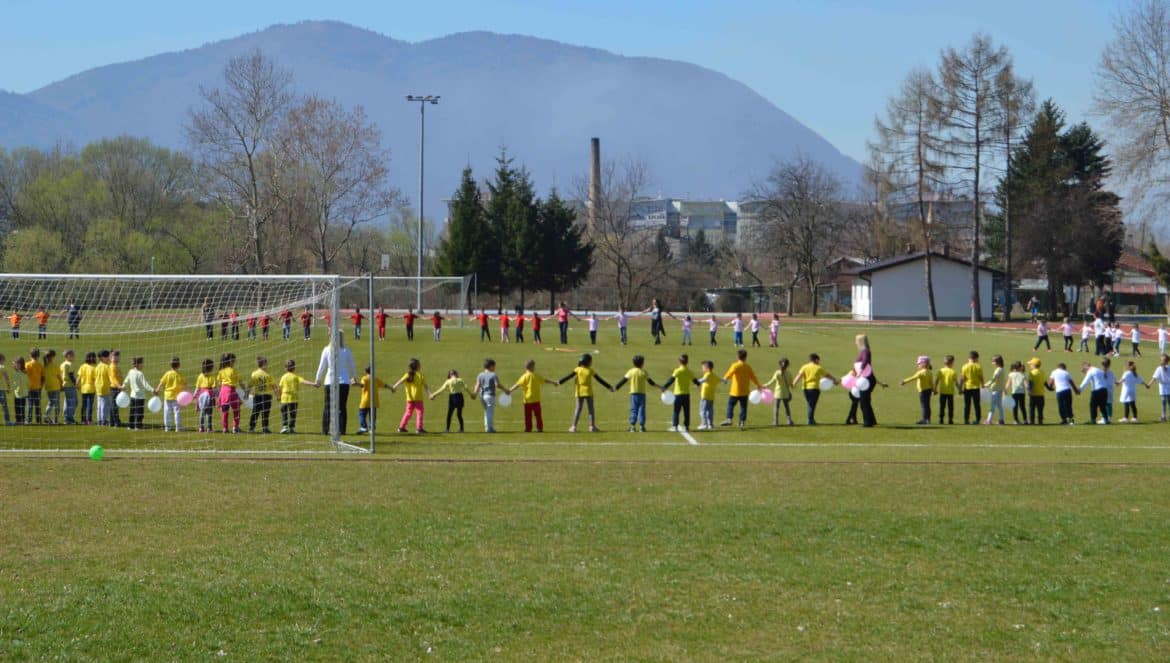Djeca iz novogradskih vrtića pozdravila proljeće: Zabavni program održan na sportskom terenu Centra „Safet Zajko“