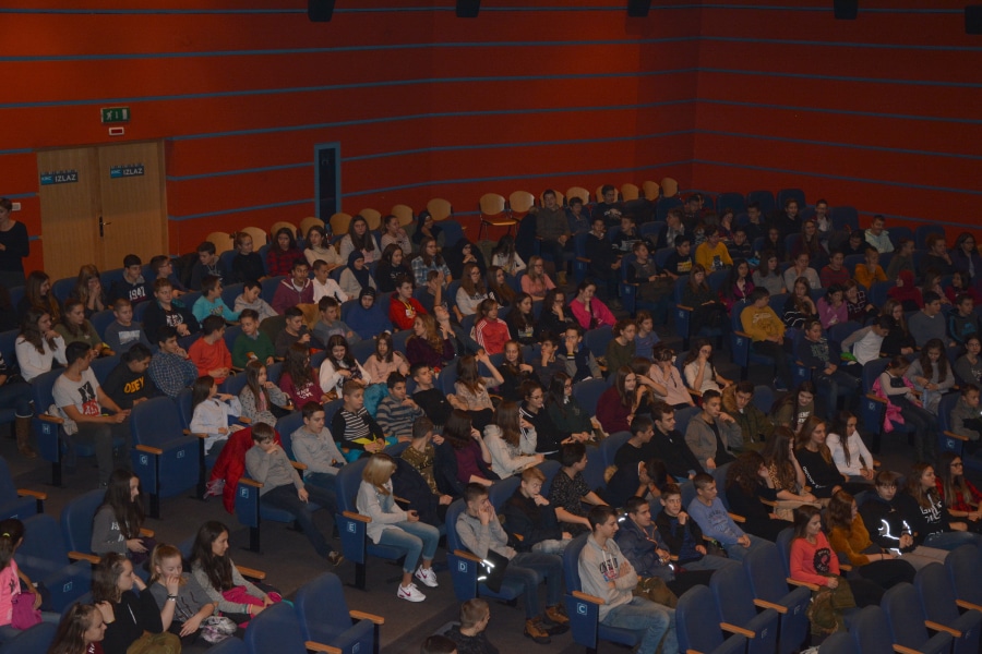 U kinu Novi Grad učenici škole "Ćamil Sijarić" gledali film "Čudo"