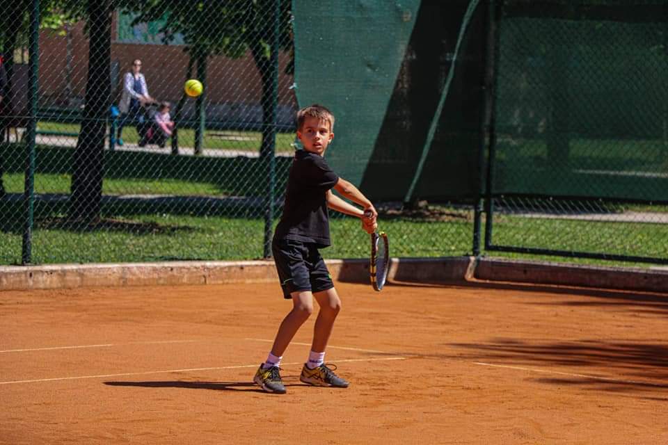 Na teniskom turniru u Centru “Safet Zajko” učetvovalo 40 mladih teniserki i tenisera iz cijele BiH