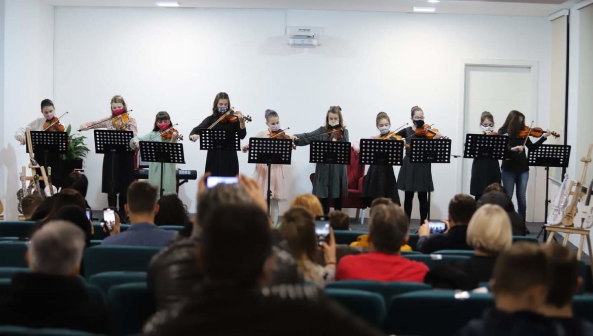 U Centru za kulturu i edukaciju održan svečani koncert polaznika muzičke radionice - violina