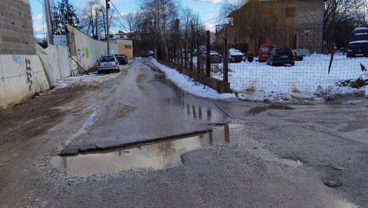 Potpisan sporazum za izgradnju vodovodne i separatne kanalizacione mreže u ulici Senada Poturka Senčija na Dobrinji