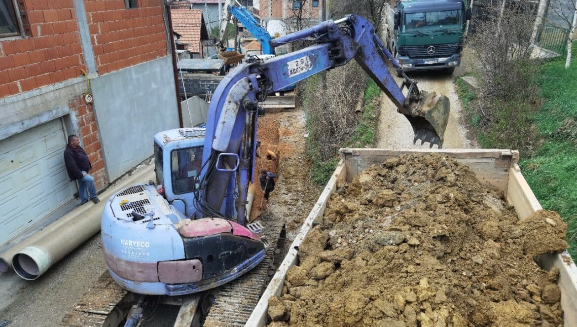 U ulici Safeta Ahmetspahića počela izgradnja separatne kanalizacione mreže i rekonstrukcija vodovodne mreže